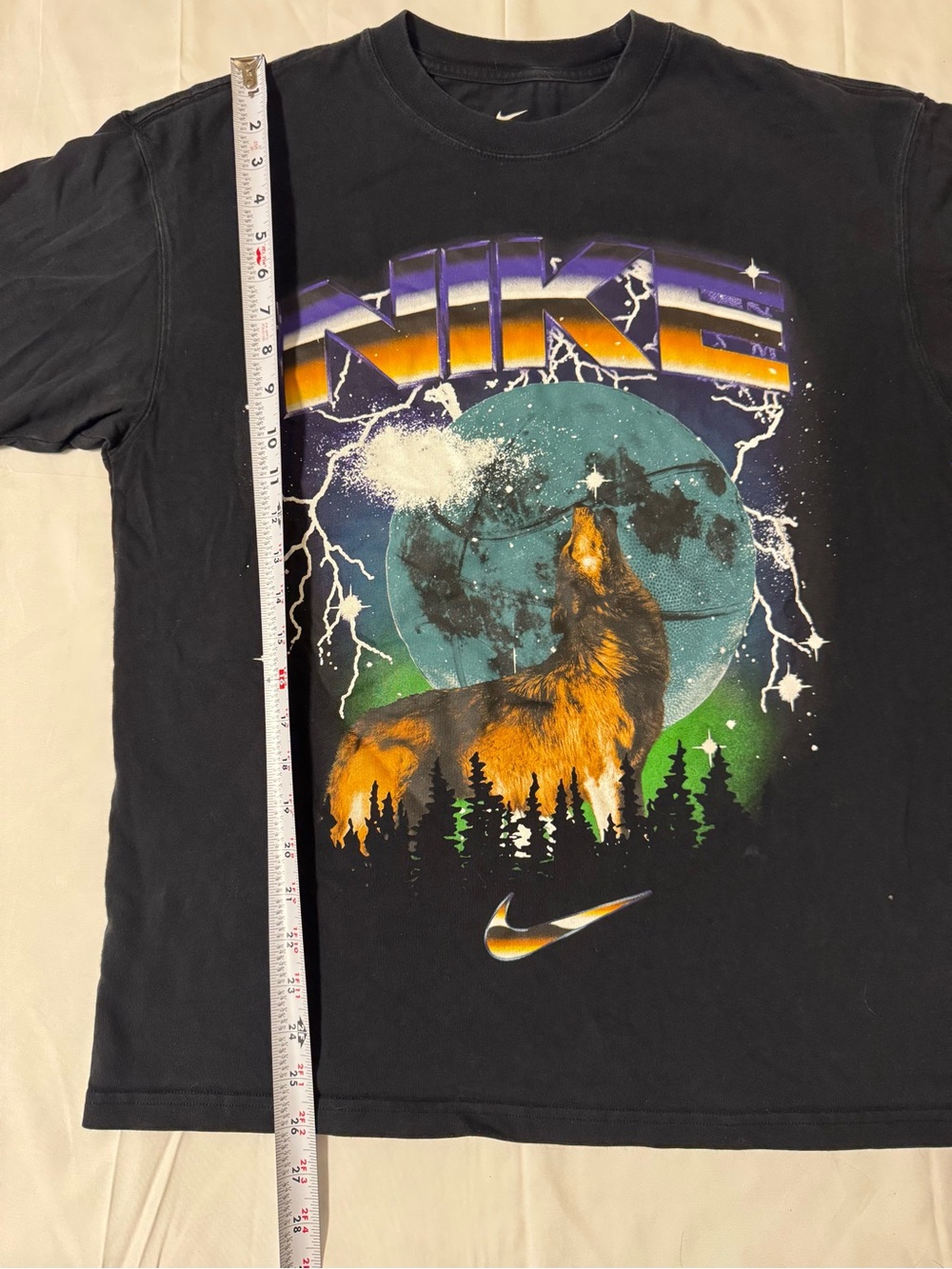 Vintage Nike Black Graphic Wolf Short-Sleeve Tee with Night Sky Print Medium - Picture 3 of 7
